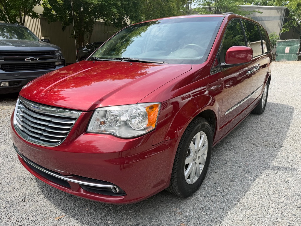 2015 Chrysler Town & Country Touring's photo