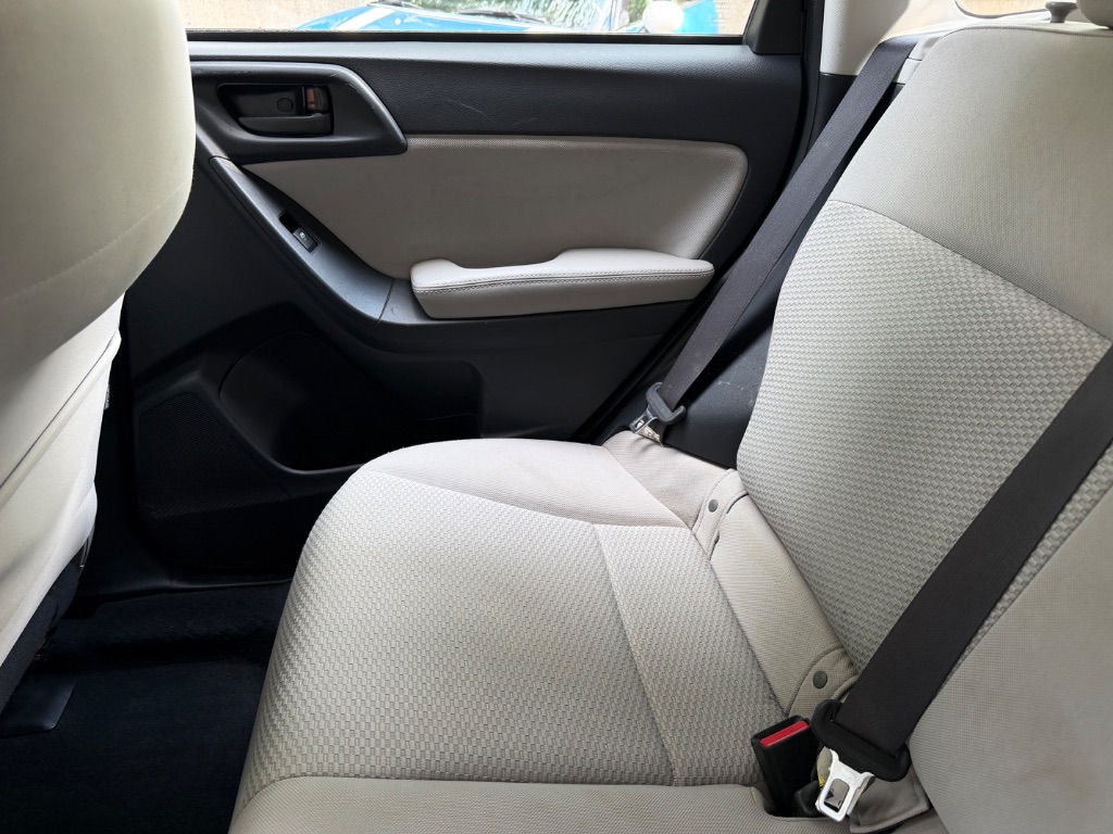 2016 Subaru Forester i - Photo 11